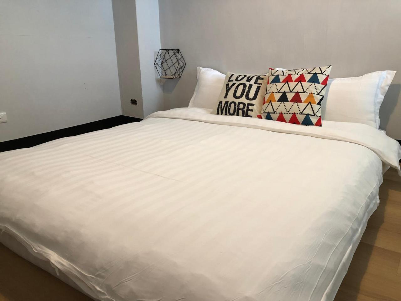 湘品旅館xiang Pin Hotel-有人旅宿東大門夜市湘品館-無電梯無電視 訂房後請注意訊息加line聯繫我 Hualien stad Exteriör bild
