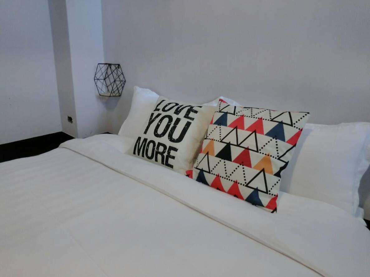 湘品旅館xiang Pin Hotel-有人旅宿東大門夜市湘品館-無電梯無電視 訂房後請注意訊息加line聯繫我 Hualien stad Exteriör bild